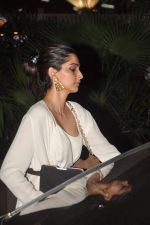 Sonam Kapoor snapped at the Airport in Mumbai on 4th April 2012 (1).JPG
